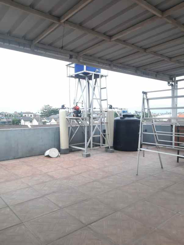 siap huni rumah 2 lantai di komplek nyaman tirta