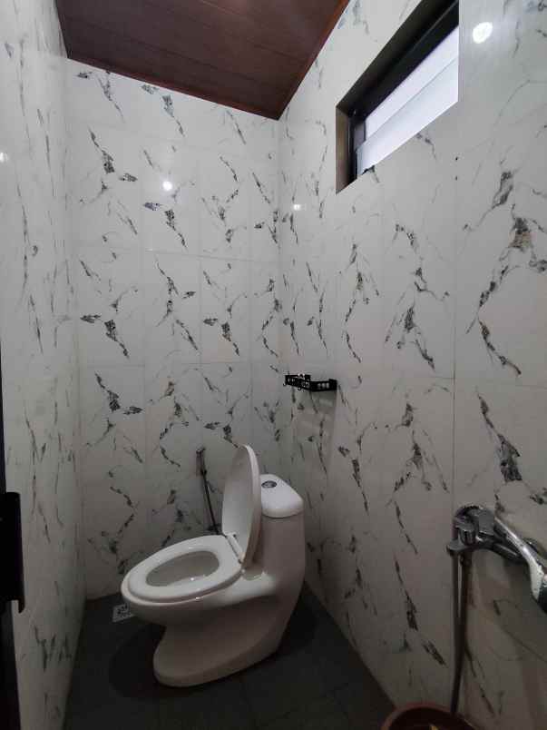 villa mewah 3 lantai dekat bns di oro oro ombo batu