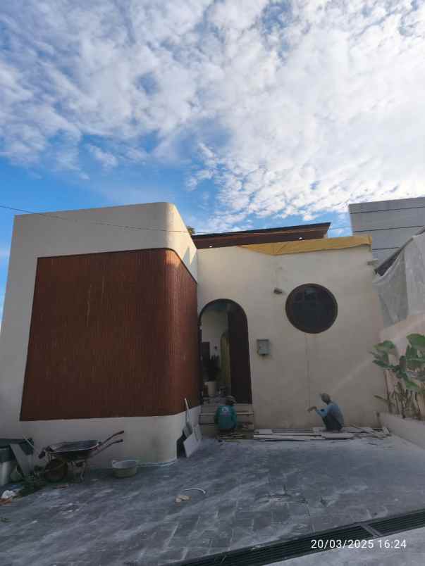 villa modern tropis di jogja utara