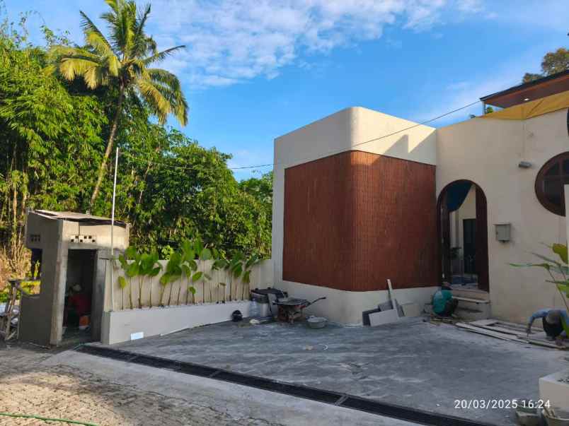 villa modern tropis di jogja utara