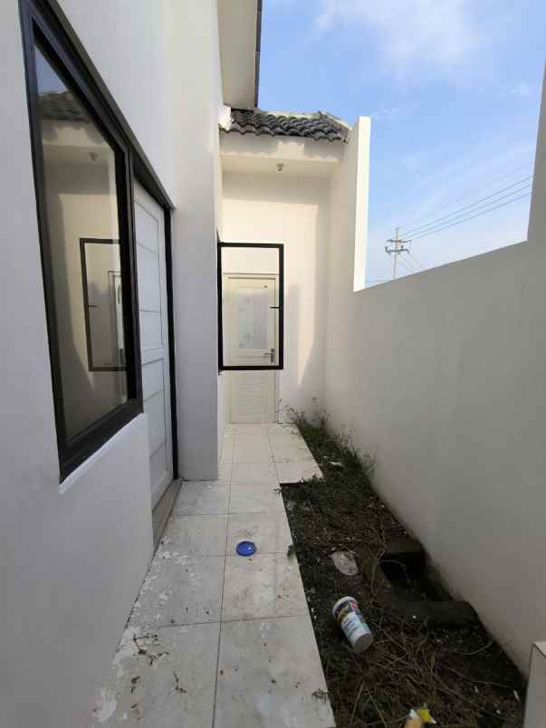 carport 2 mobil rumah 700 jutaan tanpa dp siap huni