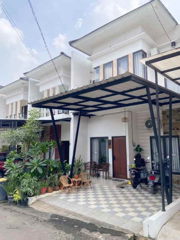 di jual rumah cantik di emerald 8 pamulang