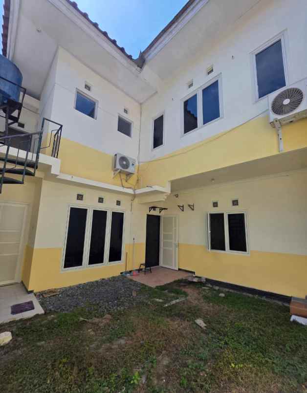 dian istana 2 lantai semi furnish