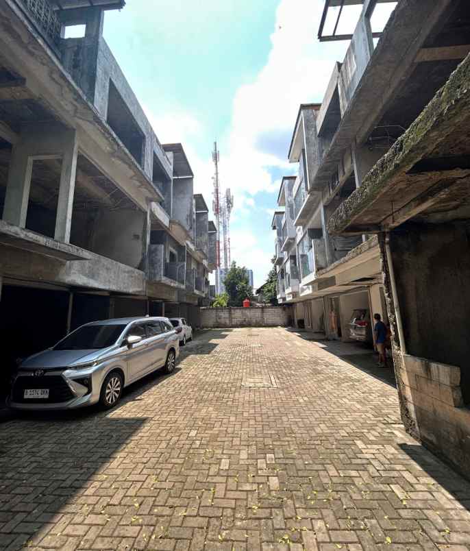dijual 8 hometown di menteng atas