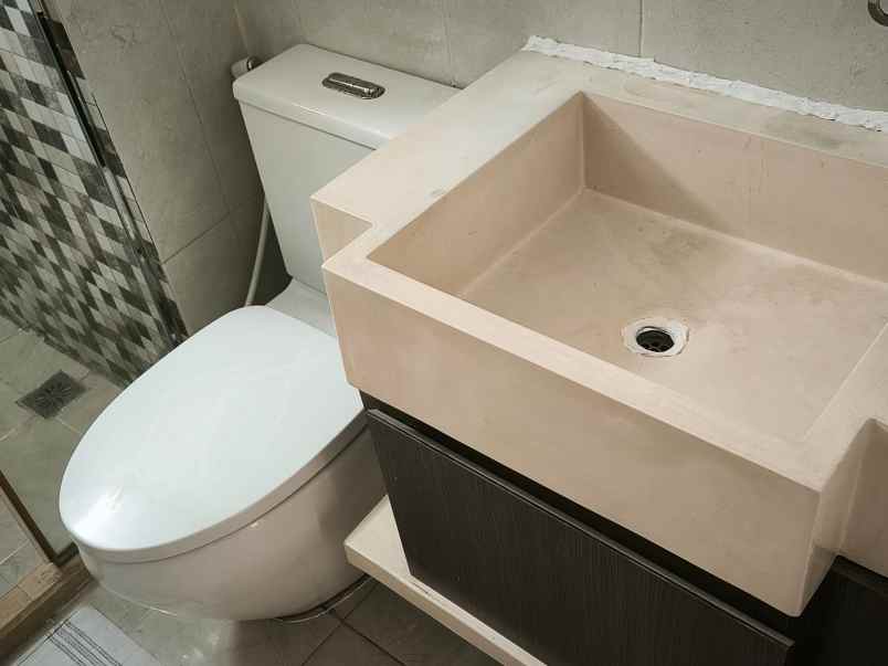 dijual apartemen jalan gajah mada no 188