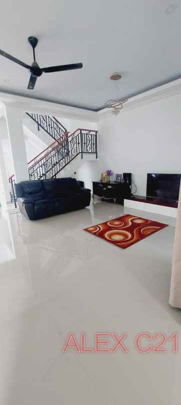 dijual cepat b u rumah baru mewah