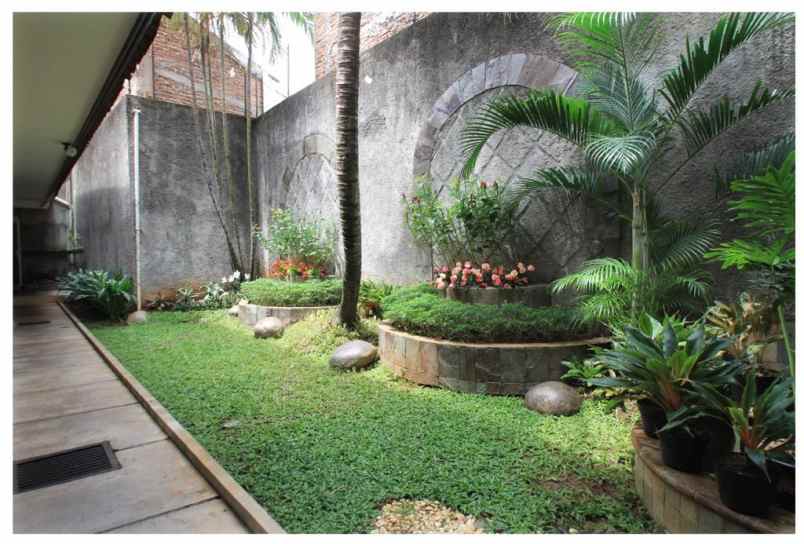 dijual guest house lokasi pejaten jakarta selatan