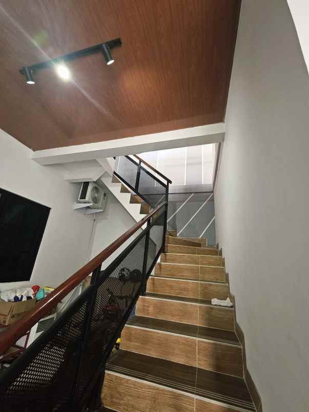 dijual kost pandanaran