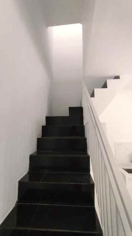 dijual murah rumah brand new 2 lantai kelapa gading