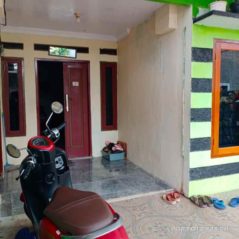 dijual murah rumah secondary di simpangan depok