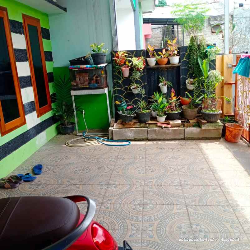 dijual murah rumah secondary di simpangan depok