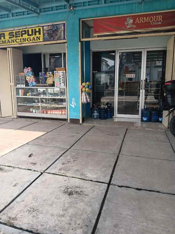 dijual ruko sama kolam pemancingan