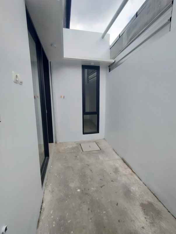 dijual rumah 2 km alun paseban
