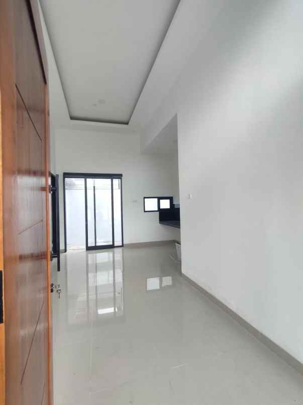 dijual rumah 2 km alun paseban