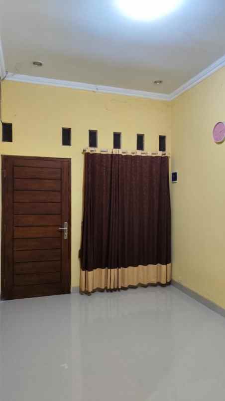 dijual rumah 2 lantai universiti residence