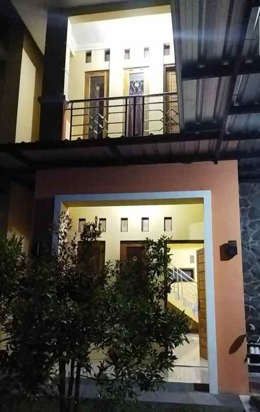 dijual rumah 2 lantai universiti residence
