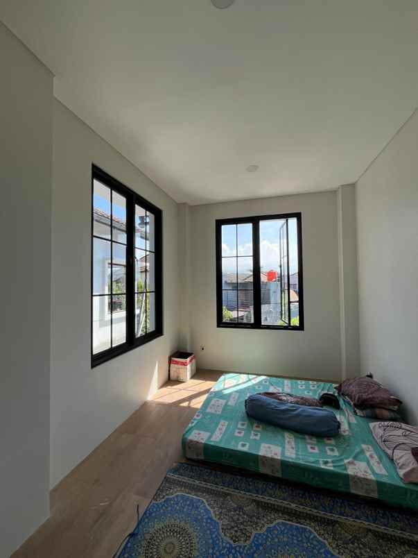 dijual rumah arcamanik endah