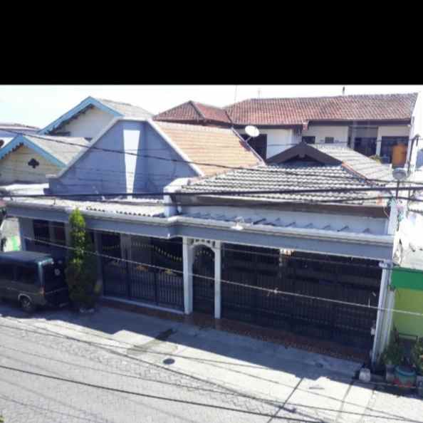 dijual rumah bratang gede