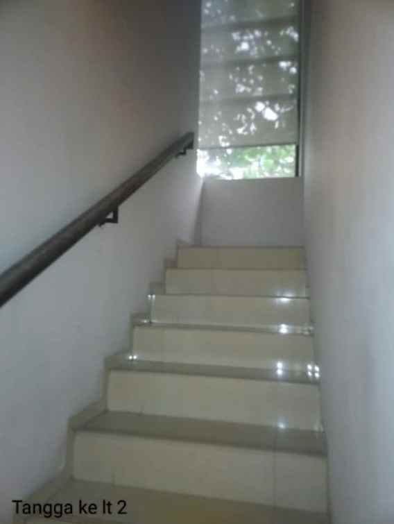 dijual rumah cantik di lebak bulus