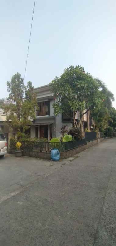 dijual rumah cantik di lebak bulus