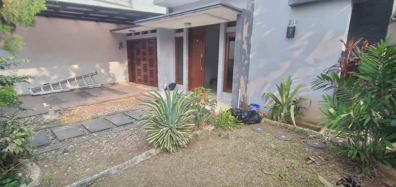 dijual rumah cantik di lebak bulus