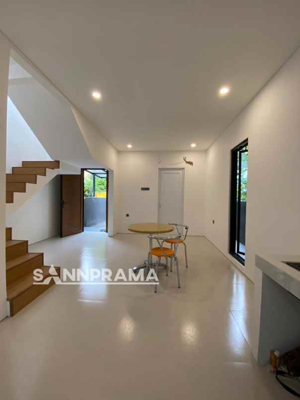 dijual rumah cipedak