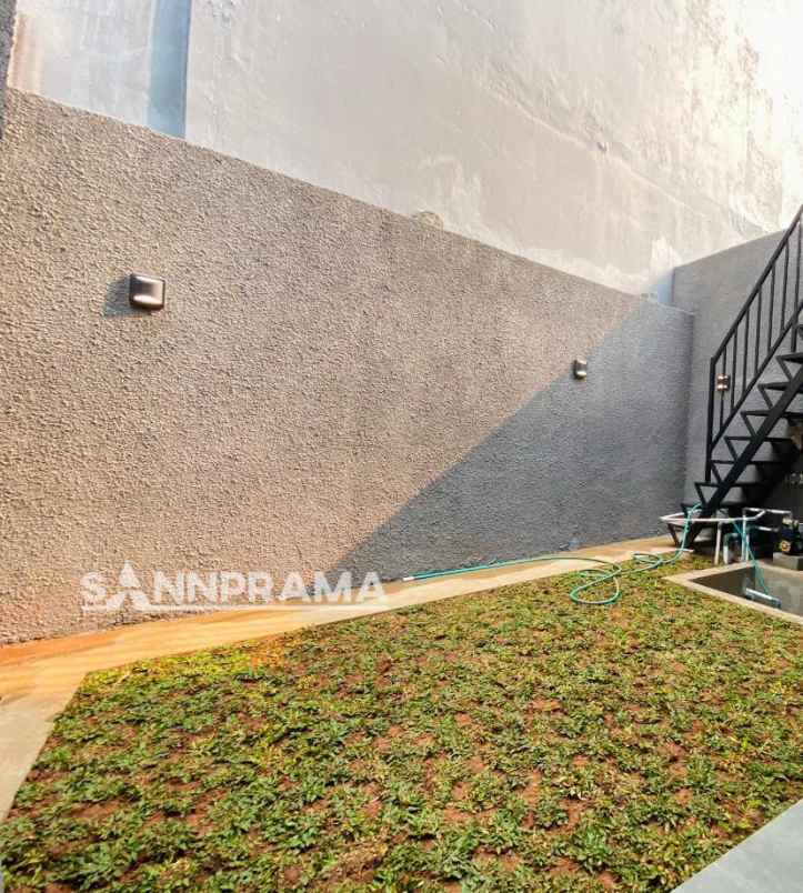 dijual rumah cipedak