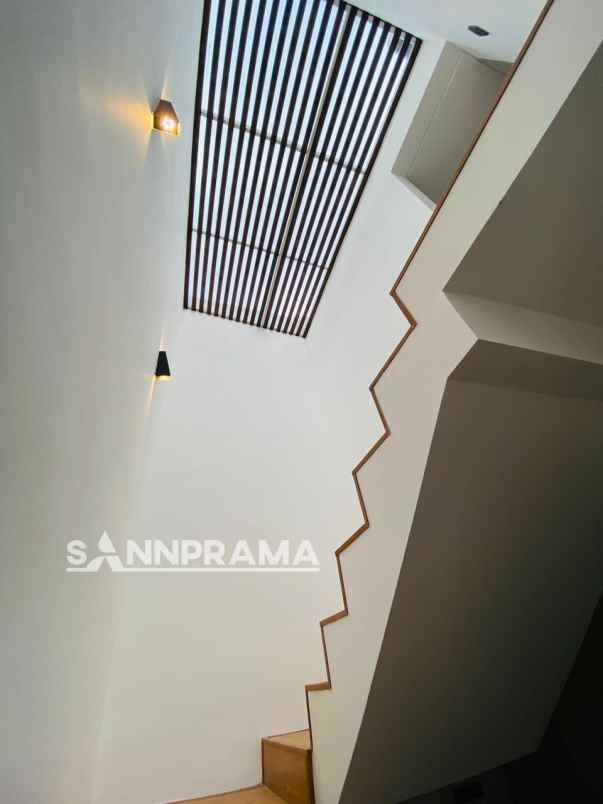 dijual rumah cipedak