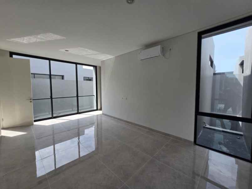 dijual rumah citraland utara pelican hill