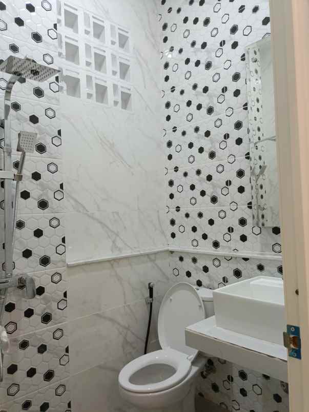 dijual rumah clasic modern dekat toll desari