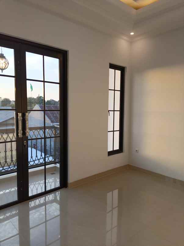 dijual rumah clasic modern dekat toll desari