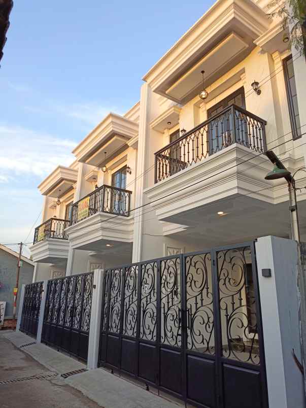 dijual rumah clasic modern dekat toll desari