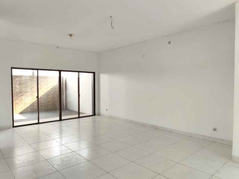 dijual rumah cluster alamanda jgc