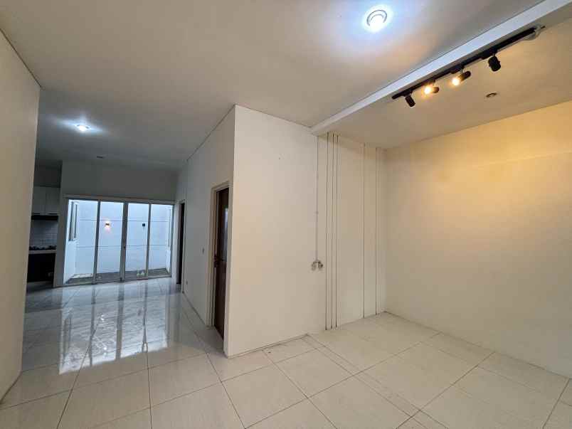 dijual rumah cluster aurora valley bsb