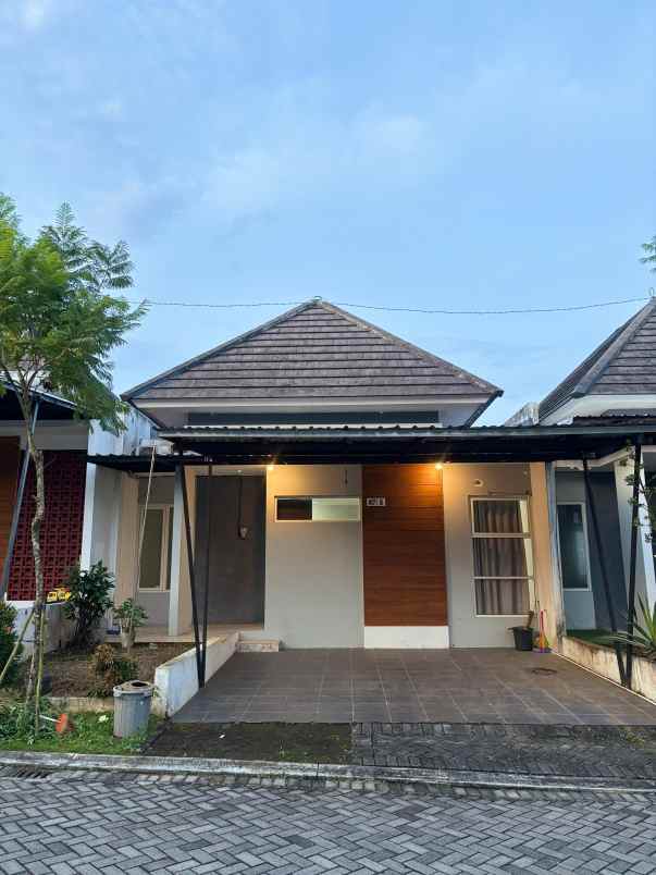 dijual rumah cluster aurora valley bsb