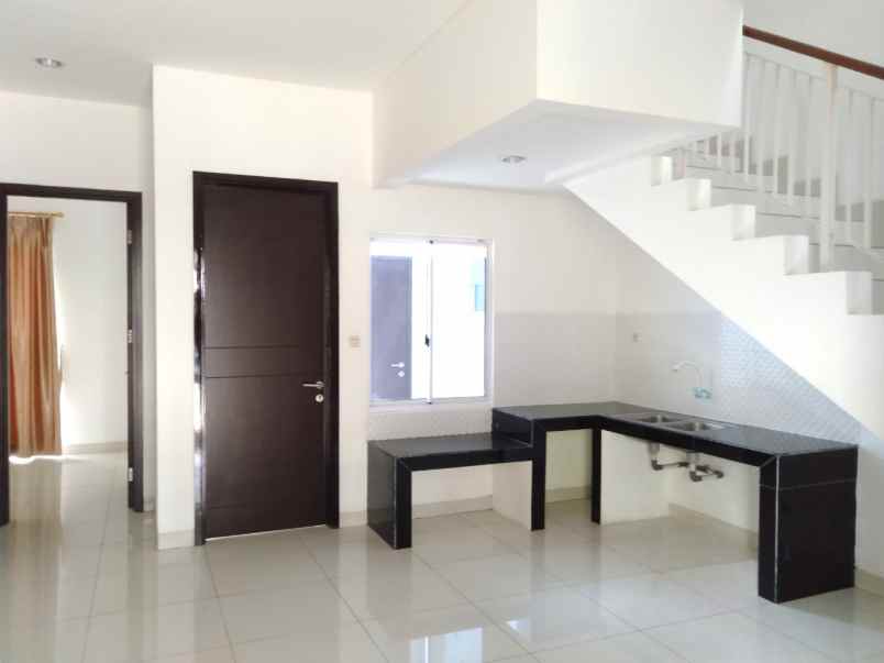 dijual rumah cluster palm spring jgc