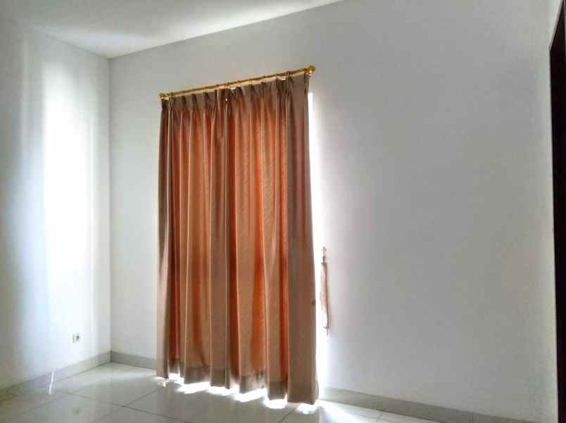 dijual rumah cluster palm spring jgc