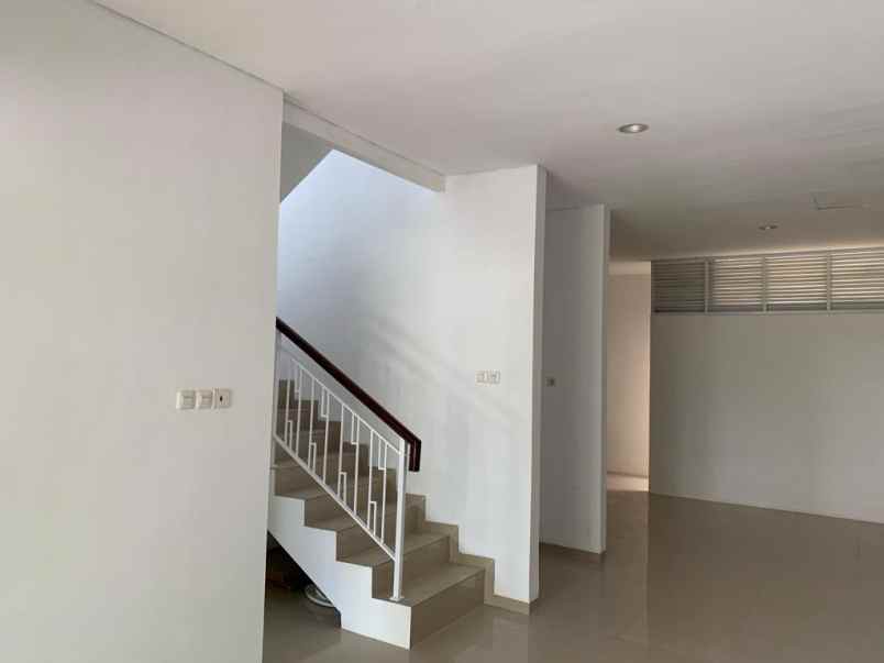 dijual rumah cluster savana metland