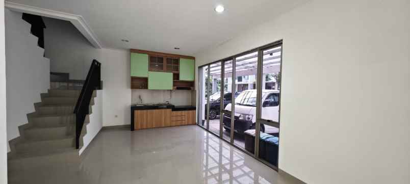 dijual rumah cluster scarlet pik2