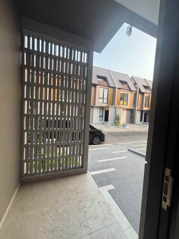 dijual rumah cluster viola summarecon