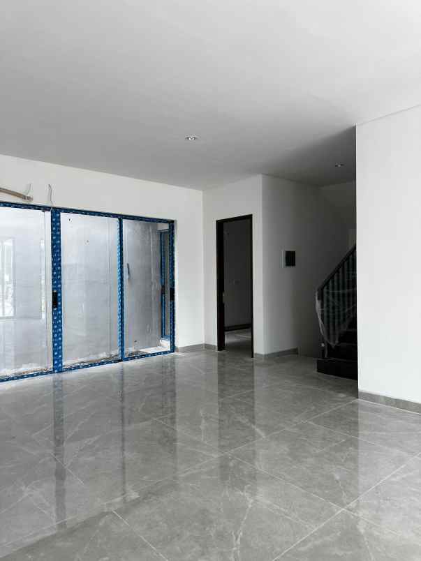 dijual rumah crystal golf citraland