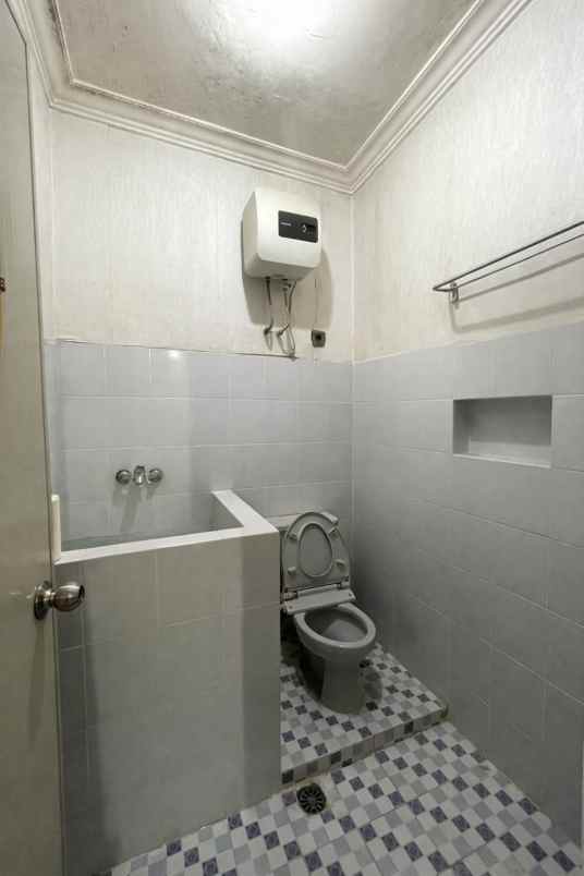 dijual rumah darmo harapan