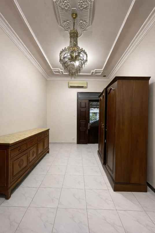 dijual rumah darmo harapan