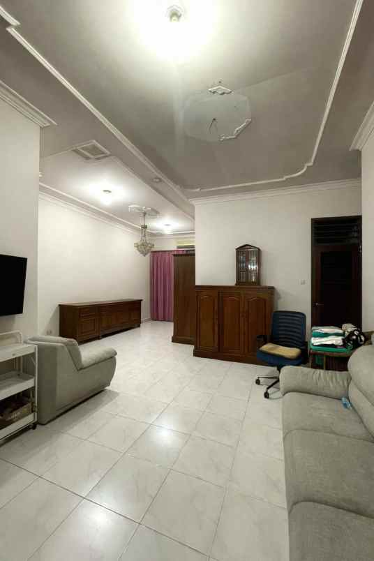 dijual rumah darmo harapan