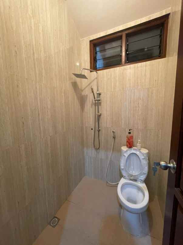 dijual rumah dharmahusada