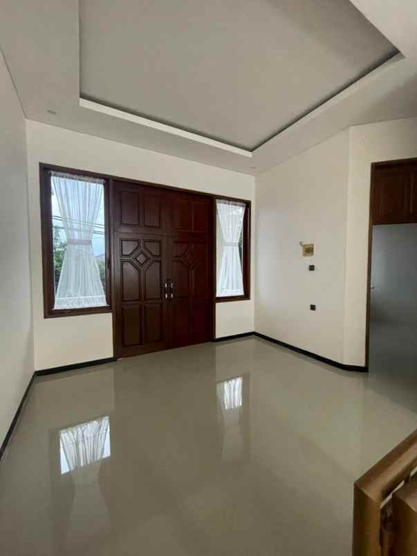 dijual rumah dharmahusada