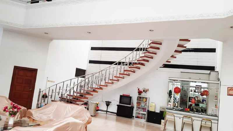 dijual rumah dharmahusada indah