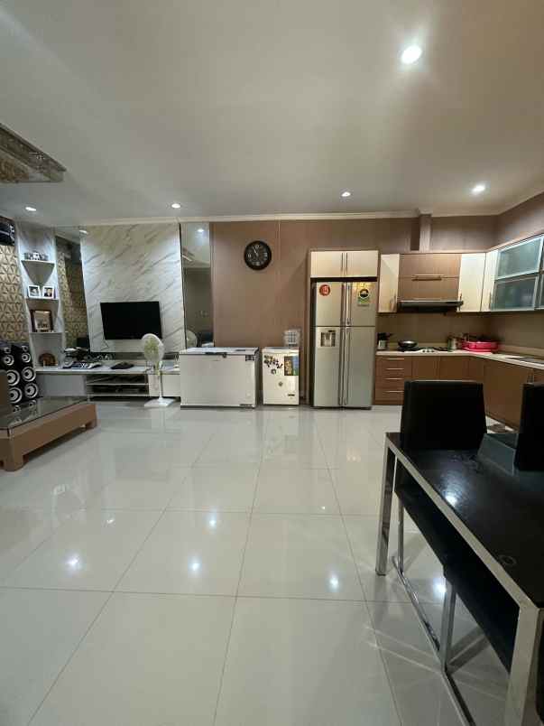 dijual rumah dharmahusada mas