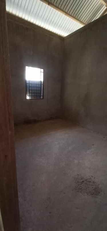 dijual rumah di desa tunduno jalan poros boro2 konsel