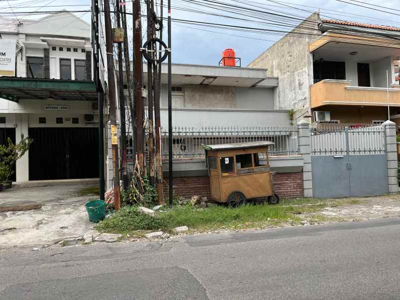 dijual rumah di jalan pakel solo